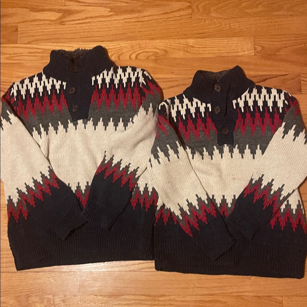 2 GAP Christmas kids Blue, Red and Cream Turtleneck Sweaters sz S (6-7), L(10)